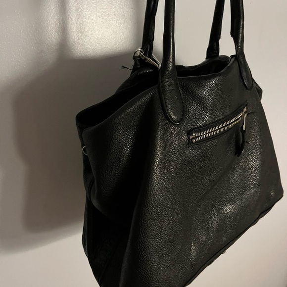 Elegant Roots Black Authentic Leather Handbag - Picture 4 of 6